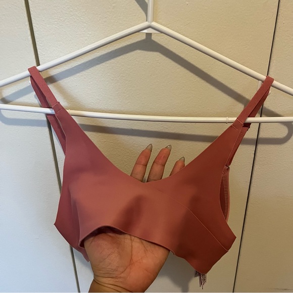 Victoria’s Secret lined plunge bra - Picture 2 of 3